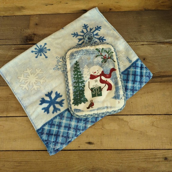 Vintage Christmas Winter Kitchen Towel and Pot Holder Set by LLL - Picture 1 of 3